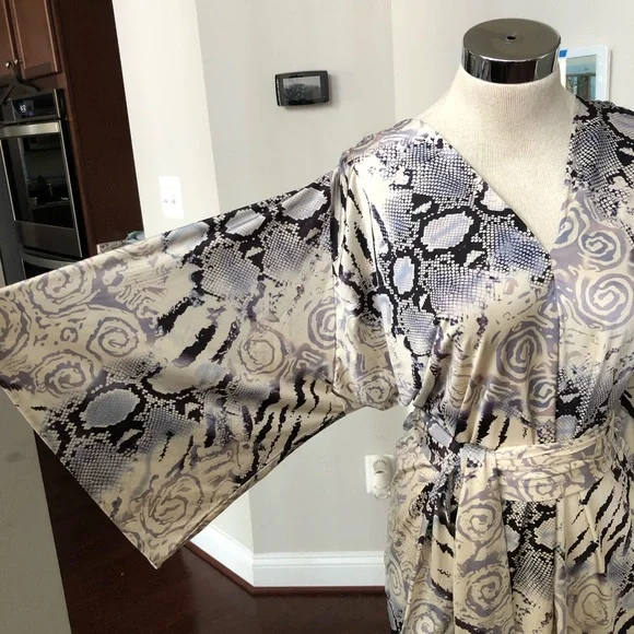 Gorgeous Accentuating Dress - Picture 5 of 6